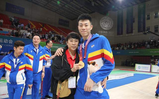 青娱乐伊人